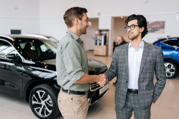 Почему опасно продавать иностранцу автомобиль за наличные