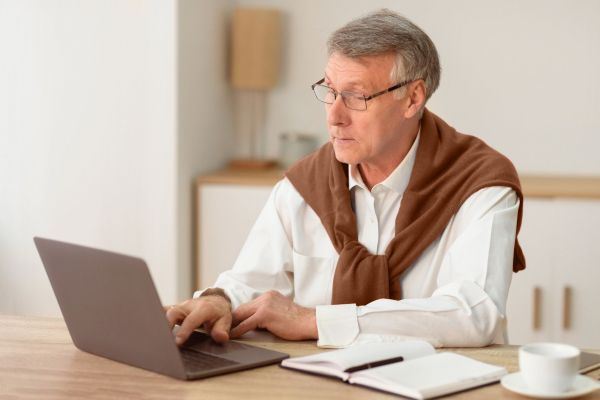 Повышенную пенсию по возрасту предлагается назначать на 10 лет раньше
		667