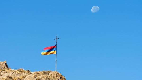 У россиян может появиться возможность платить картой «Мир» в Армении