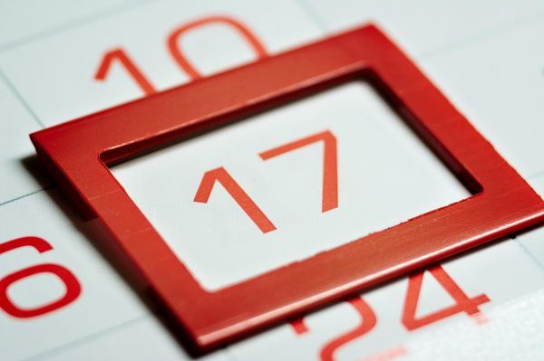 Обязательно ли выходные дни должны входить в период отпуска