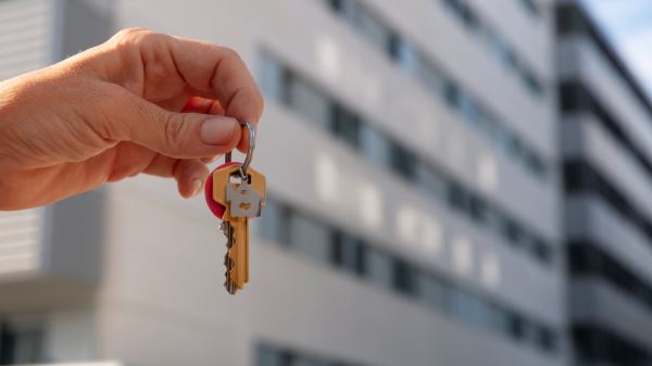 Юрист объяснила, когда придется платить налог за подарки